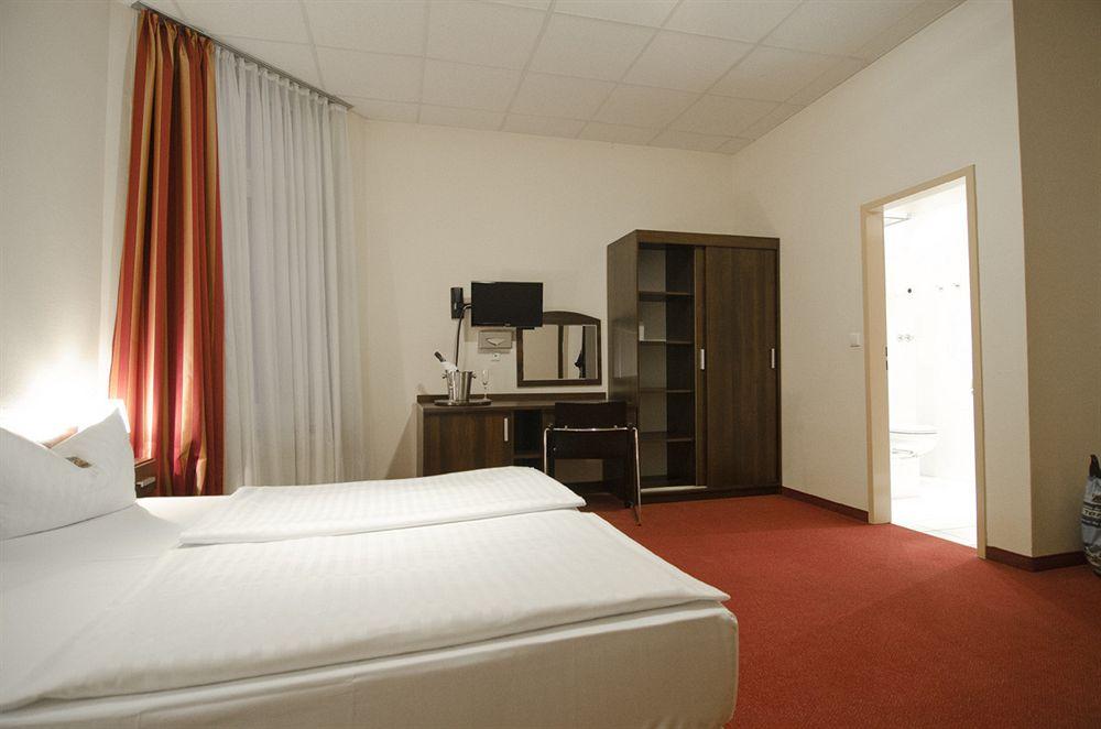 Hotel Polo Am Zob ฮัมบูร์ก ภายนอก รูปภาพ