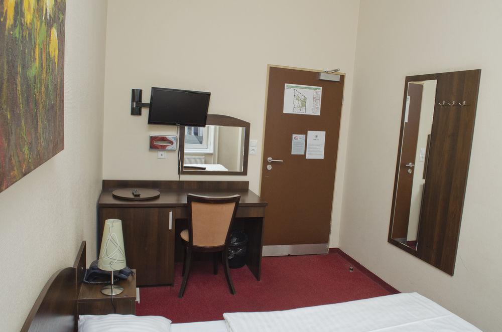 Hotel Polo Am Zob ฮัมบูร์ก ภายนอก รูปภาพ