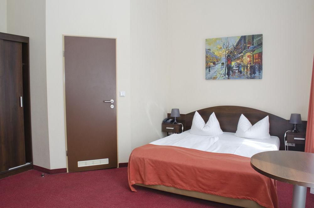 Hotel Polo Am Zob ฮัมบูร์ก ภายนอก รูปภาพ
