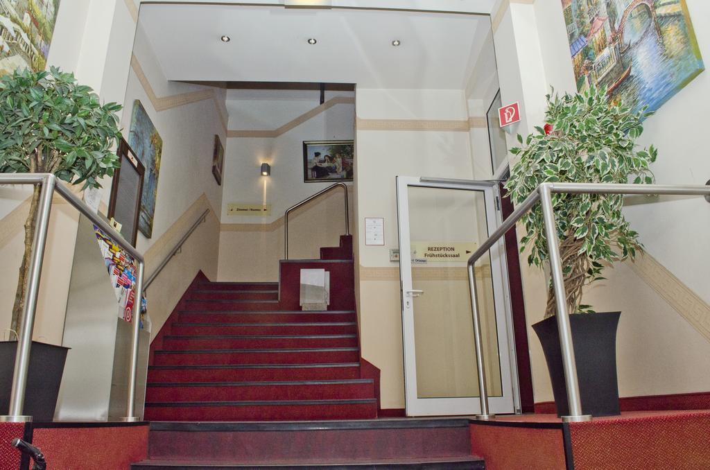 Hotel Polo Am Zob ฮัมบูร์ก ภายนอก รูปภาพ