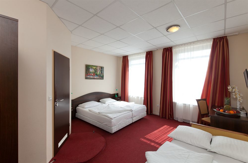 Hotel Polo Am Zob ฮัมบูร์ก ภายนอก รูปภาพ