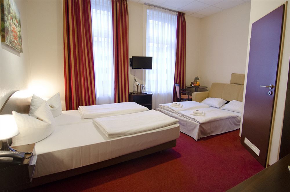 Hotel Polo Am Zob ฮัมบูร์ก ภายนอก รูปภาพ