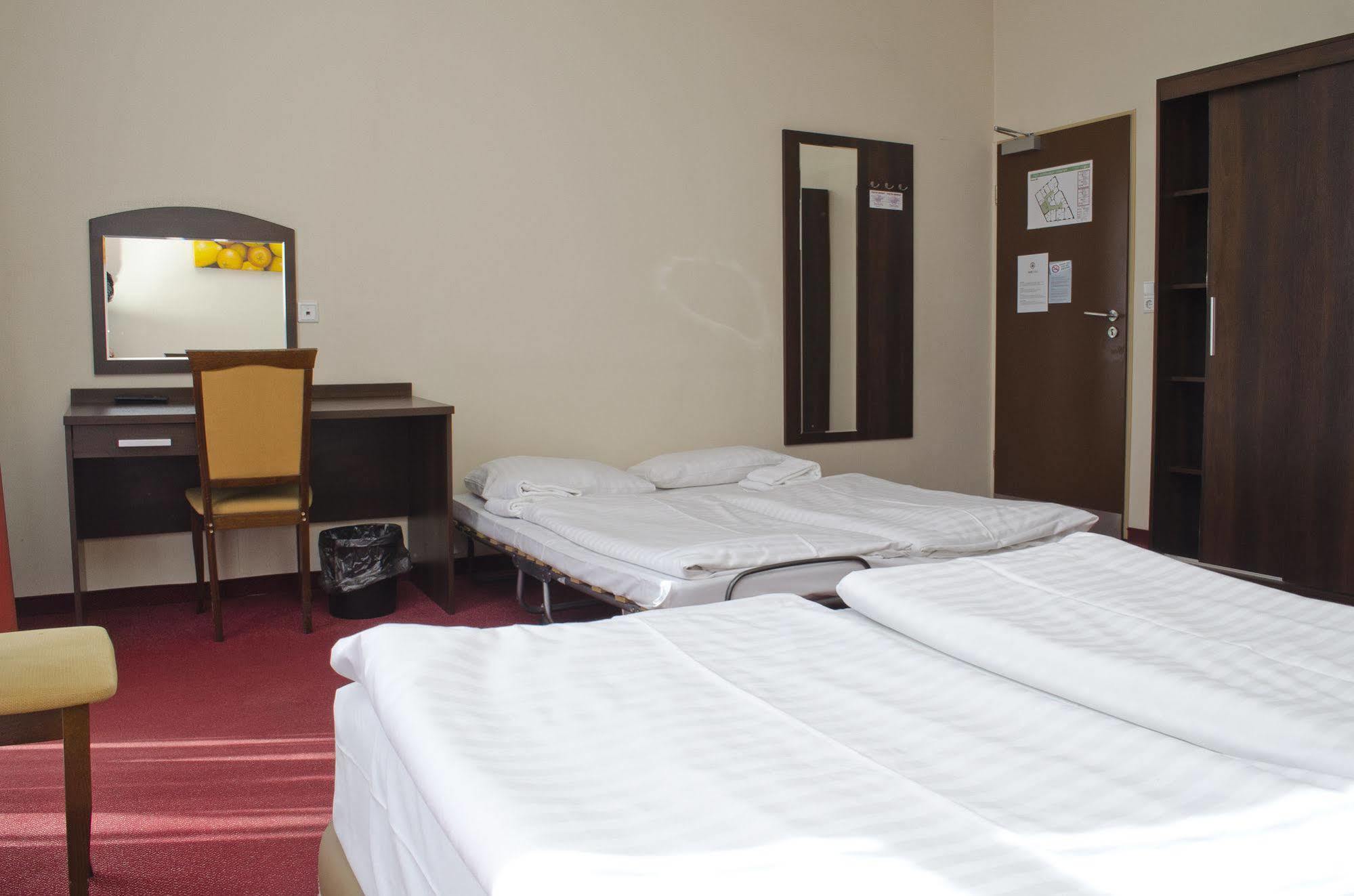 Hotel Polo Am Zob ฮัมบูร์ก ภายนอก รูปภาพ