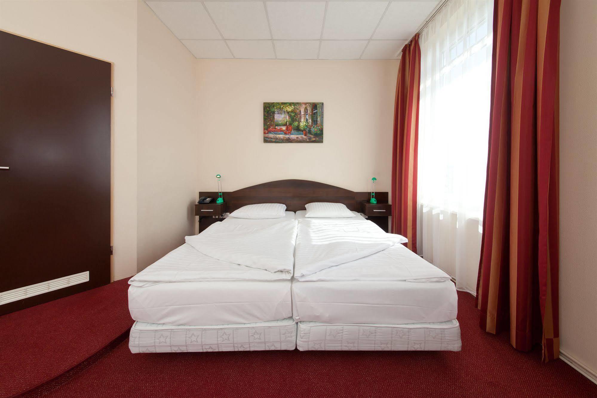 Hotel Polo Am Zob ฮัมบูร์ก ภายนอก รูปภาพ