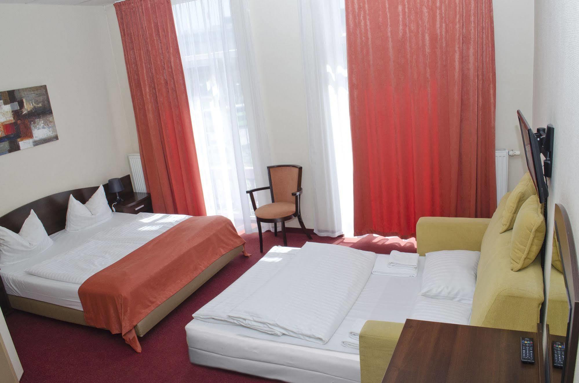 Hotel Polo Am Zob ฮัมบูร์ก ภายนอก รูปภาพ