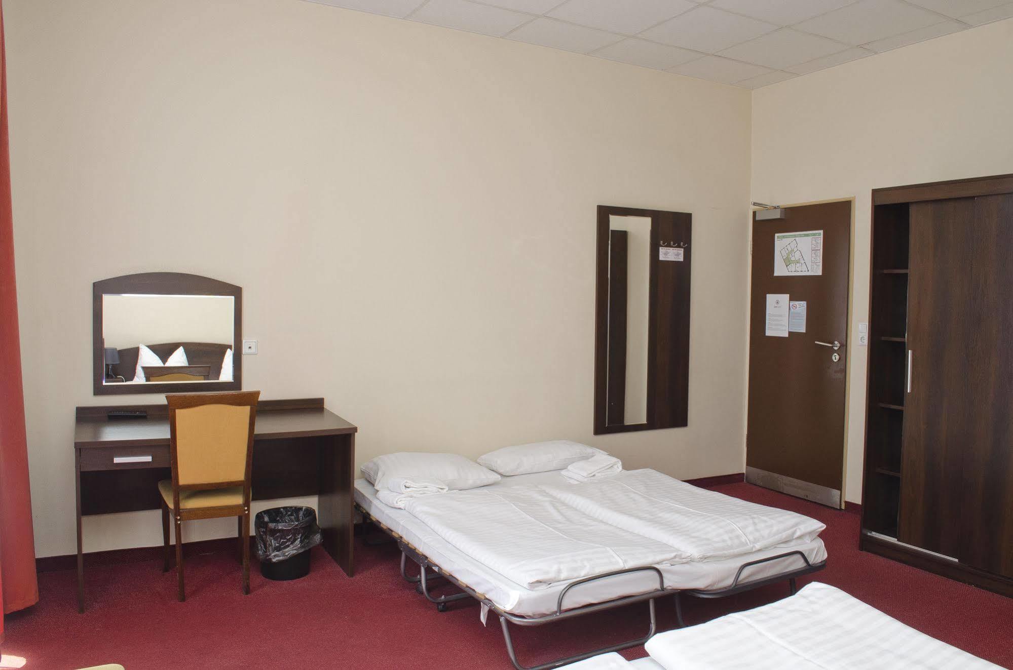 Hotel Polo Am Zob ฮัมบูร์ก ภายนอก รูปภาพ